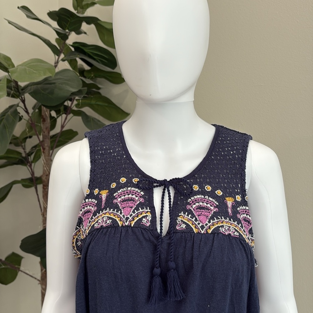 Anthropologie Akemi + Kin Crochet Williston Embroidered Tank Womens Size M Navy - Picture 4 of 14